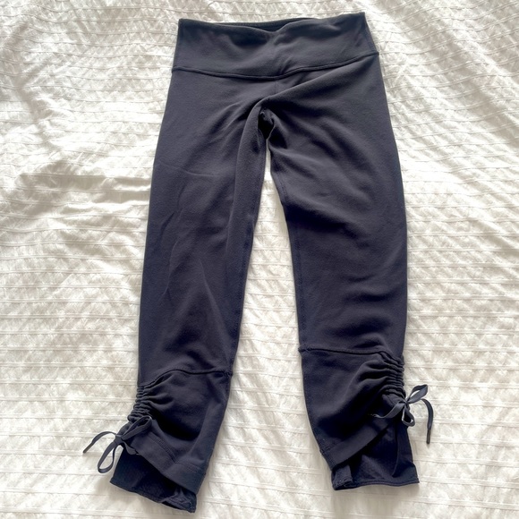 Luluemon Gray yoga crops. Size 4 Mesh layer at hem with drawstring to customize. - Picture 1 of 5